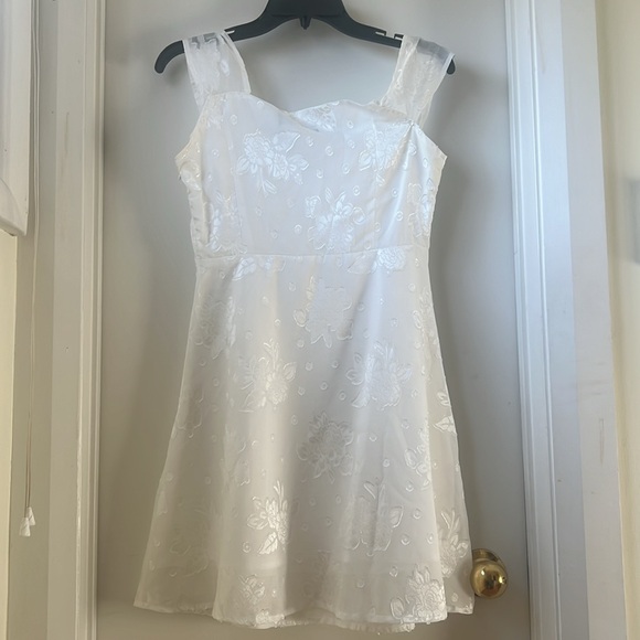 Cider White Dress - Picture 3 of 3